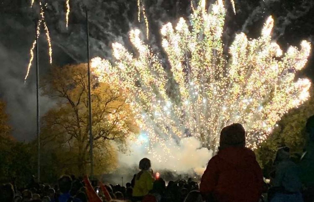 Teddington's Lensbury Club put on a fantastic firework display last night (Image: Gerry Lupton)