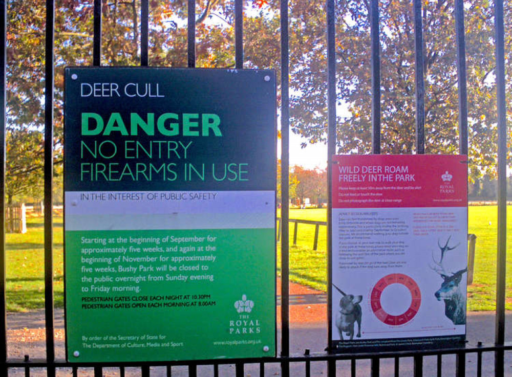 Teddington: Two signs warning Bushy park visitors of the annual deer cull and giving advice to dog walkers (Credit: Peter WD, Creative Commons Attribution-Share Alike 4.0 International licence)