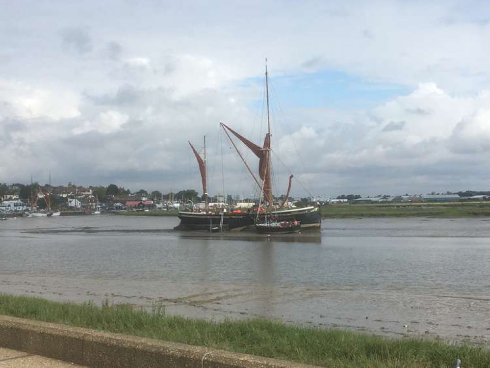 Hyrdogen stranded on the mud as passengers are taken off by boat this morning