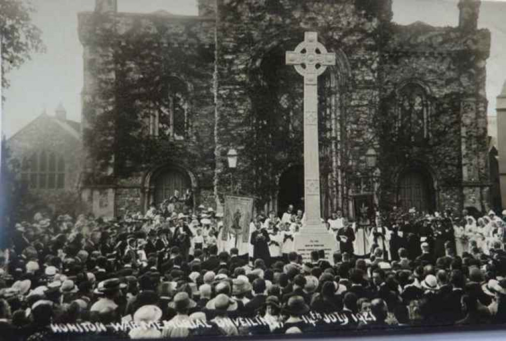 The original unveiling ceremony in 1921