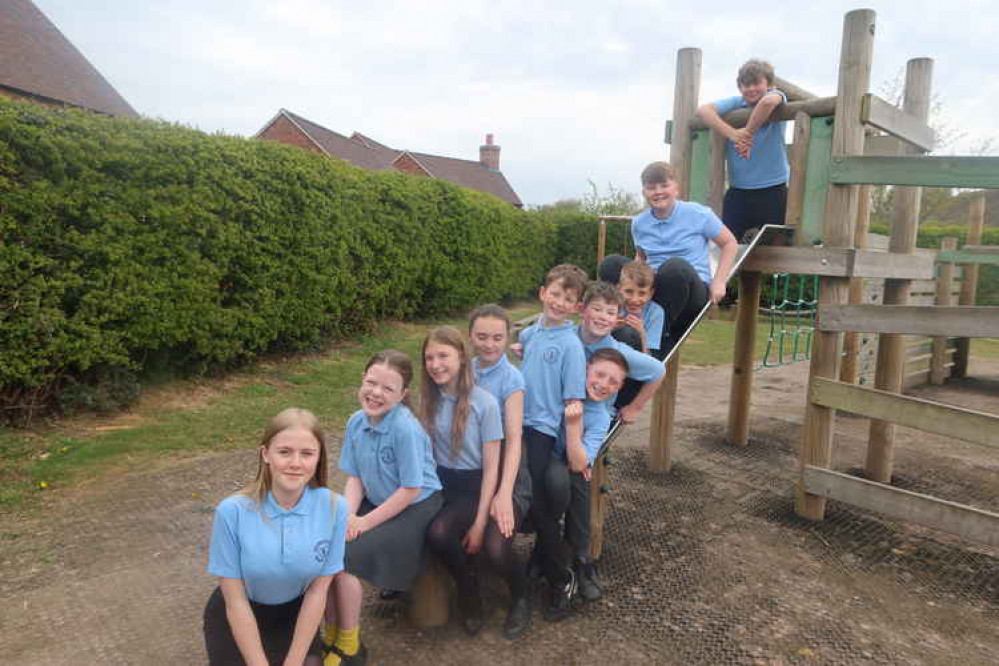 Snarestone Primary pupils line up for the camera