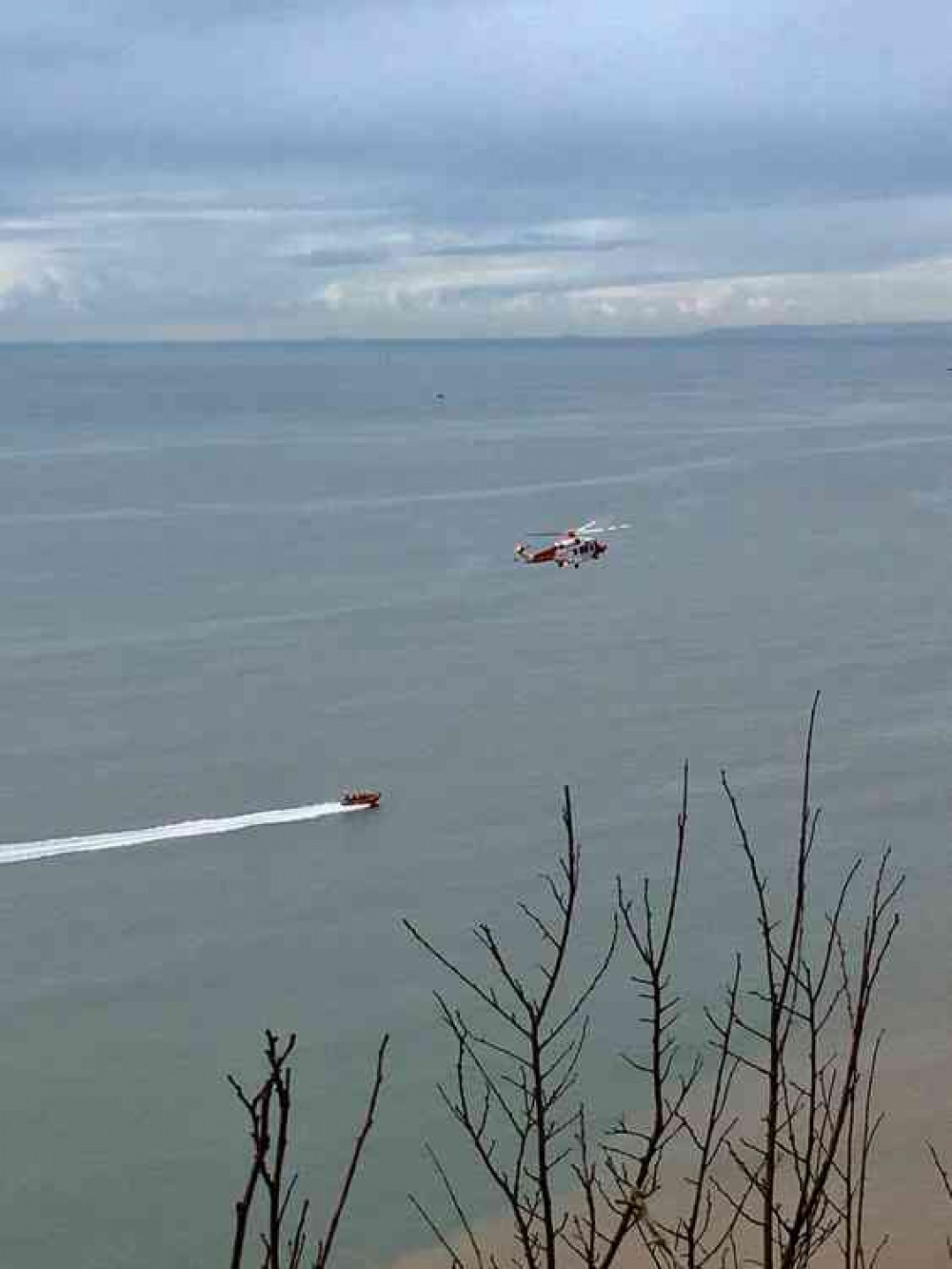 Emergency services rushing to the scene at Sidmouth beach. Image courtesy of Ross Walton.