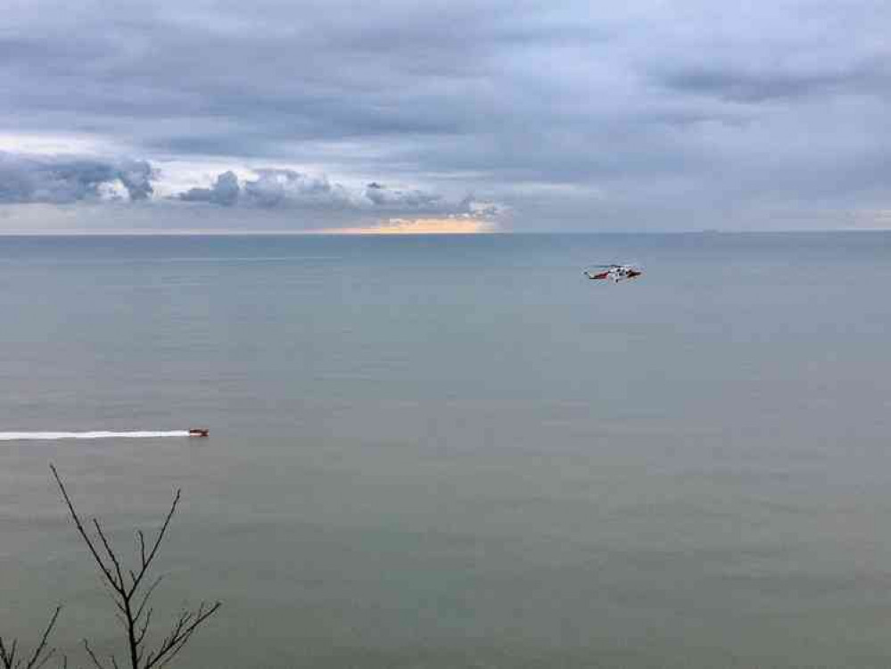 Emergency services rushing to the scene at Sidmouth beach. Image courtesy of Ross Walton.