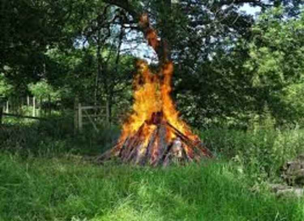 Outdoor bonfire picture by Geograph