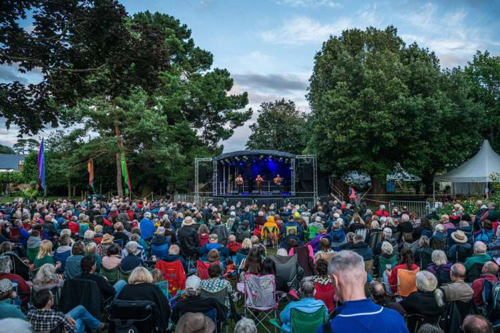 Eliza Carthy Trio in Blackmore Gardens. Photo by Kyle Baker Photography & Videography