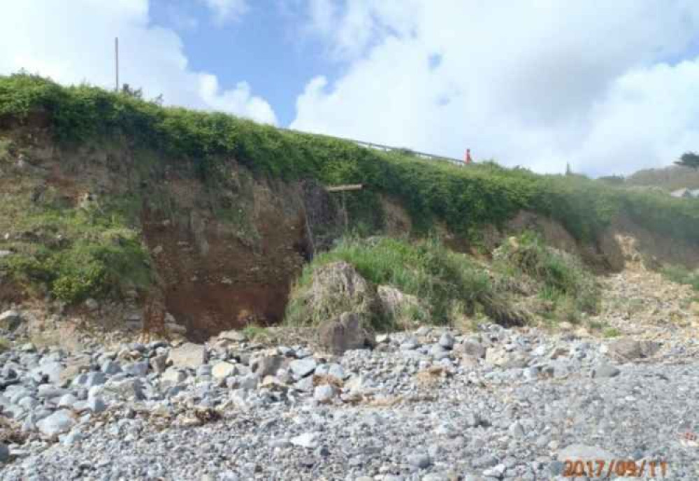 Cliff exposure with debris following storm event of July 2017. Cliff exposure with debris following storm event of July 2017.