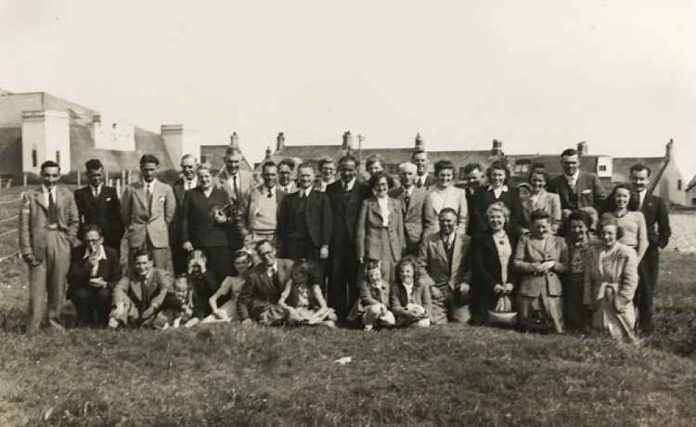 Laing staff and families outing 1947.