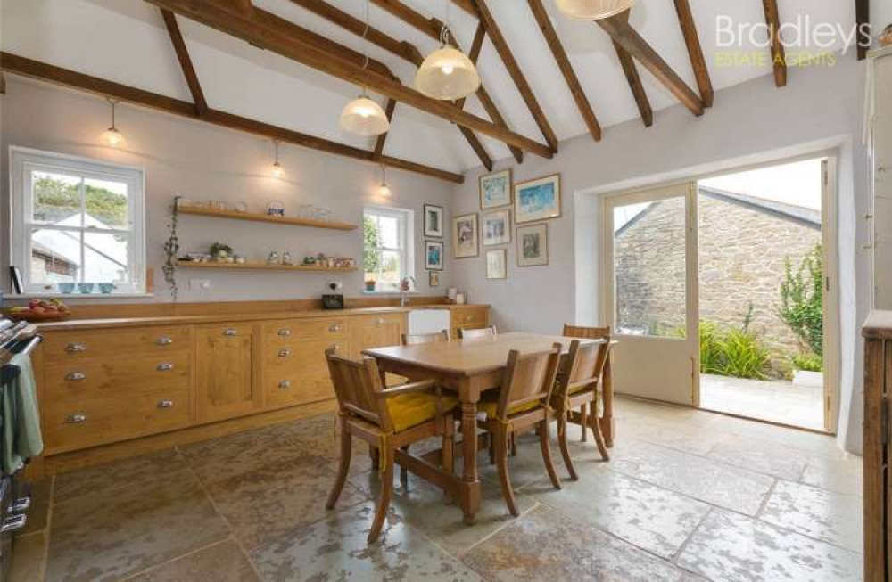 Kitchen/dining area.