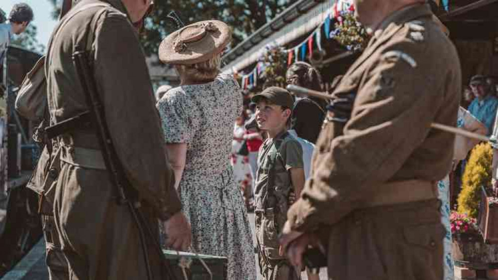 Crowds on the platform (Photo: Graham Hobbs)