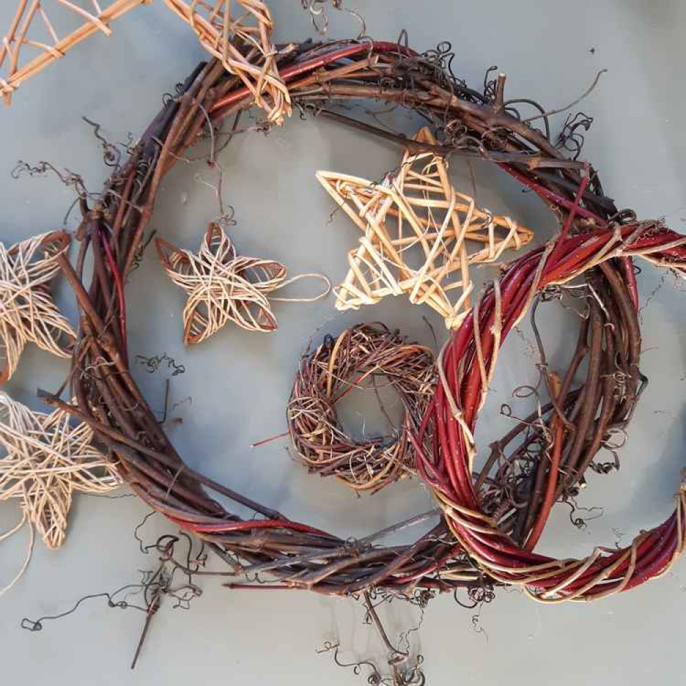 Natural Christmas decorations, willow and ceramics