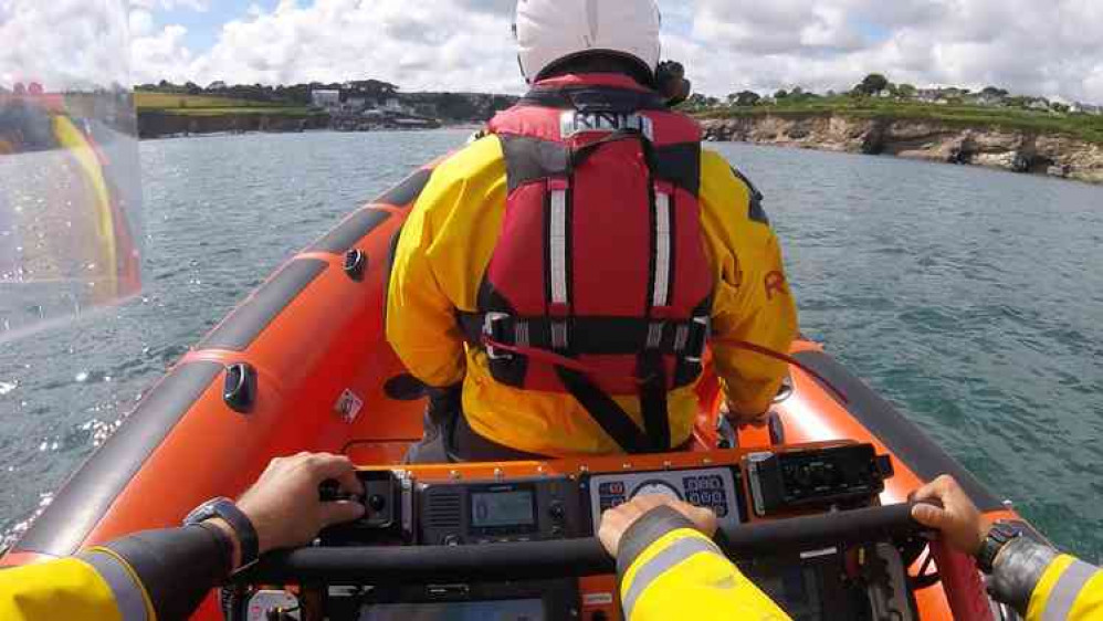 Inshore lifeboat Robina Nixon Chard travelling to and from the shout across the bay.