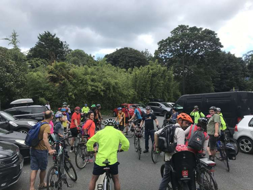 The group of cyclists. Shared by Sinead Hanks.