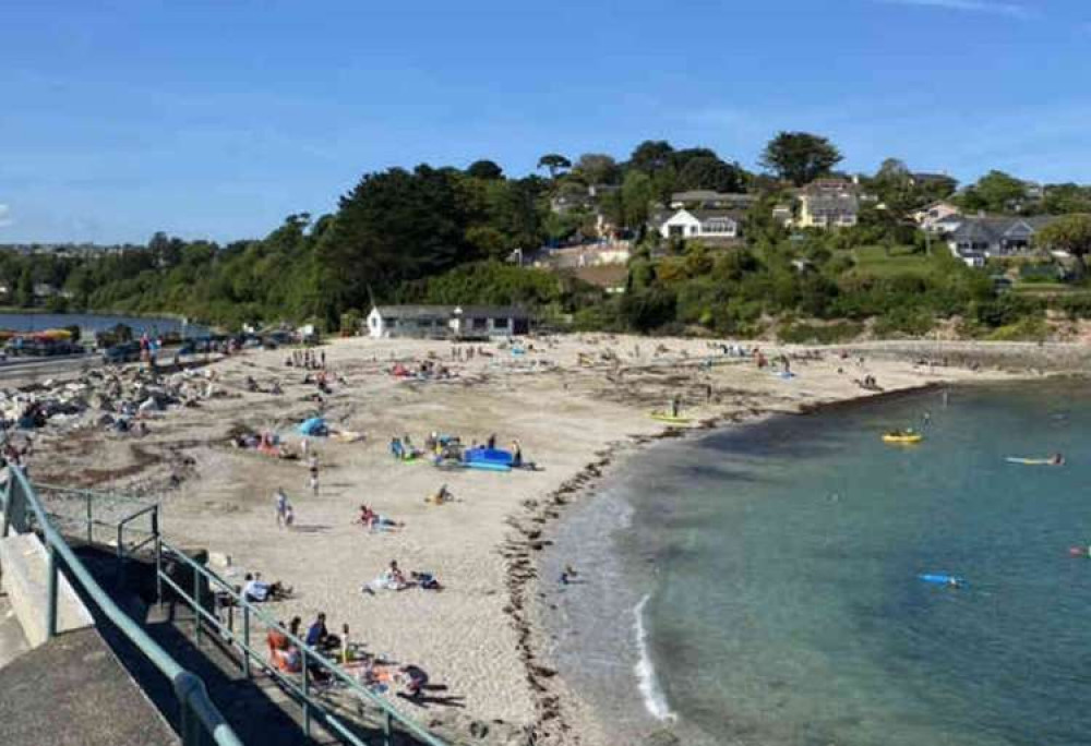 A pollution warning has been issued at Swanpool Beach. A pollution warning has been issued at Swanpool Beach.