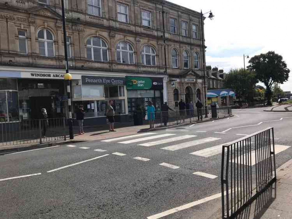 Queues at Lloyd's Bank