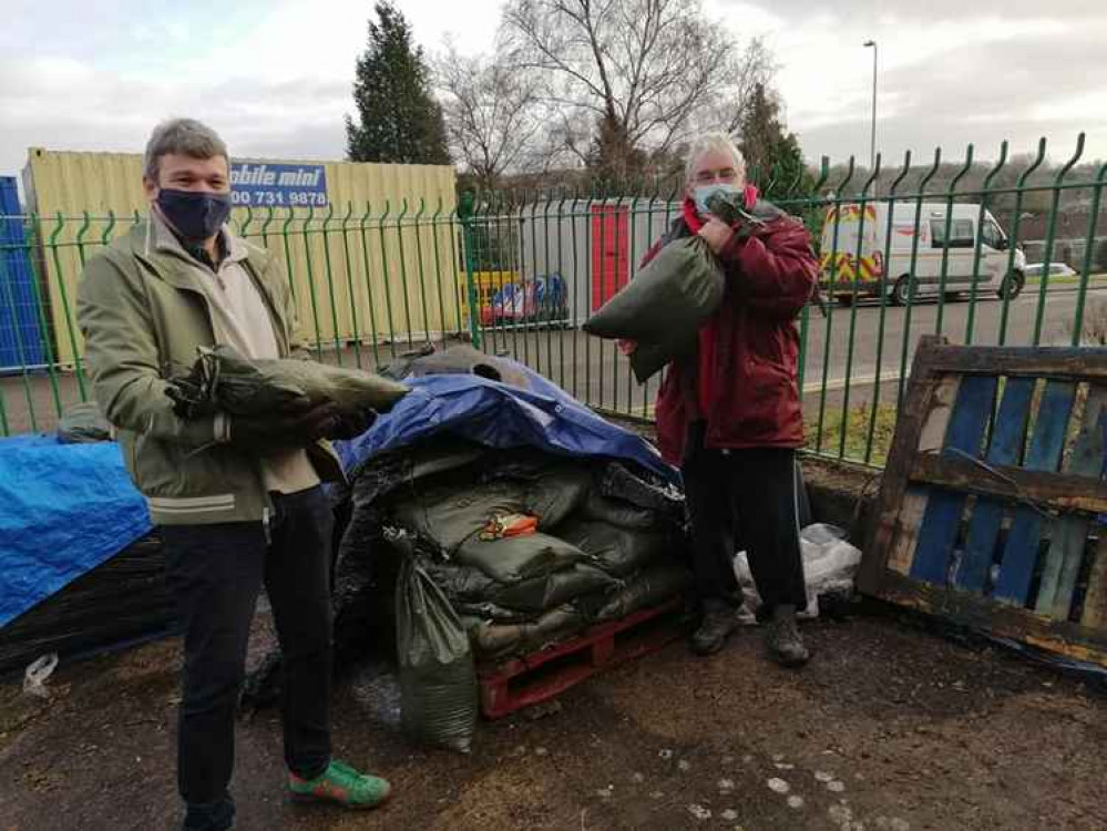 Richard Grigg handing out sand bags