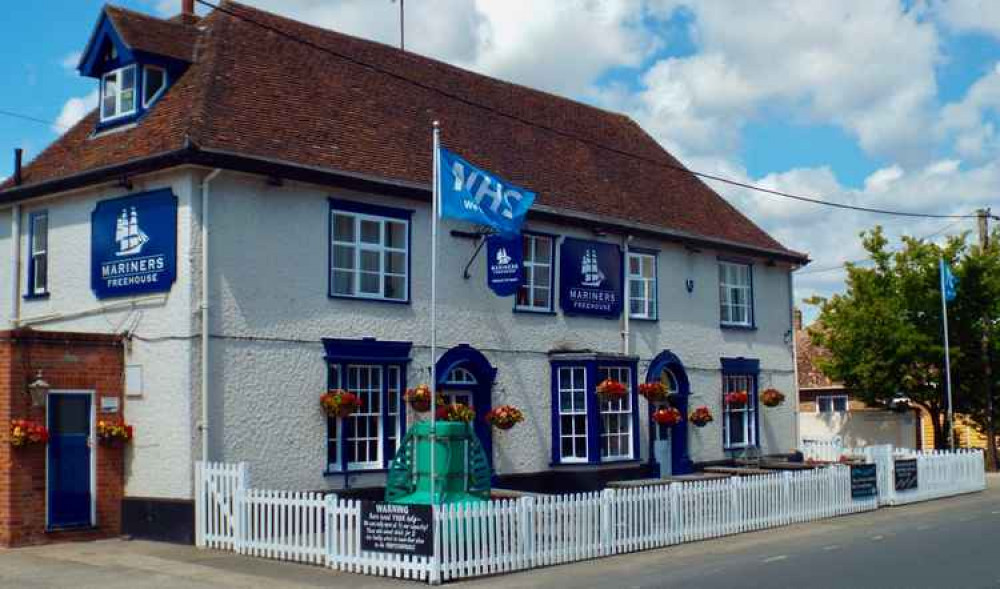 Fire broke out on first floor of Mariners pub