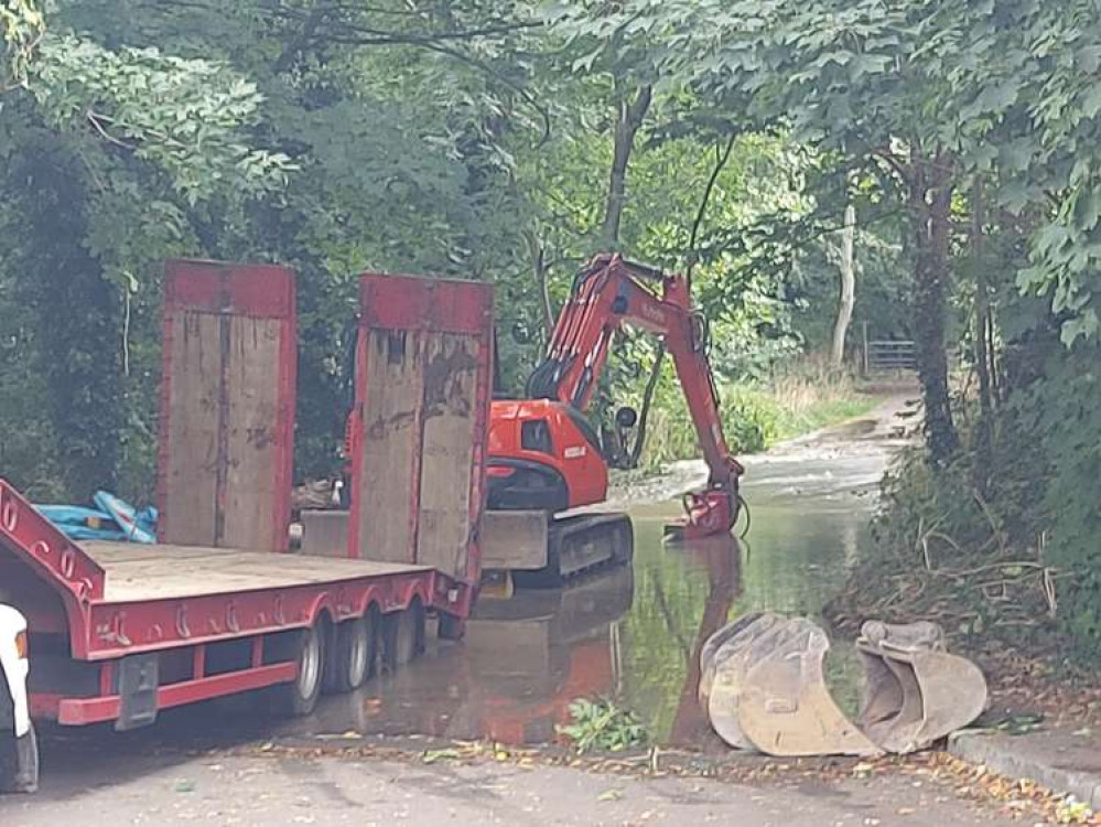 A burst pipe in the Llandough area has left homes here and in Penarth without water once more