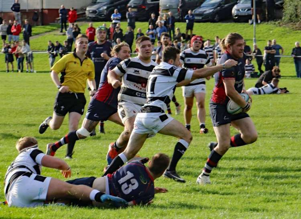 Tom Luck about to score after Andy Richards (13) has put in the hard yards. Tom Luck about to score after Andy Richards (13) has put in the hard yards.