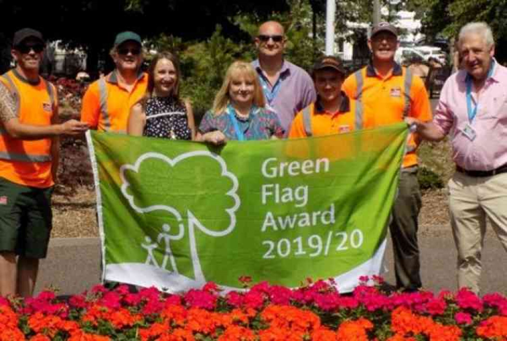 Manor Gardens (left to right): Andy Vinnicombe, Peter Hooker, Simon Kennedy. Andy Gordon-Raby (StreetScene), Cllr Jung, Lorna Christo (Parks Improvement Officer), Sharon Scott, Luke Spiller (StreetScene)