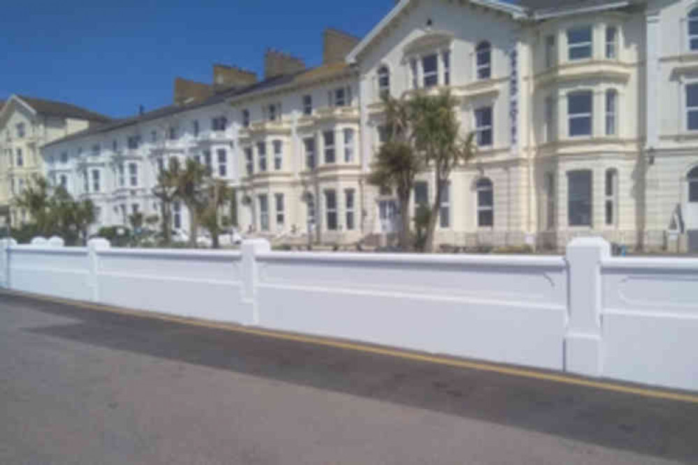 The newly completed wall in front of seafront properties in Exmouth. Image courtesy of Gov.uk.