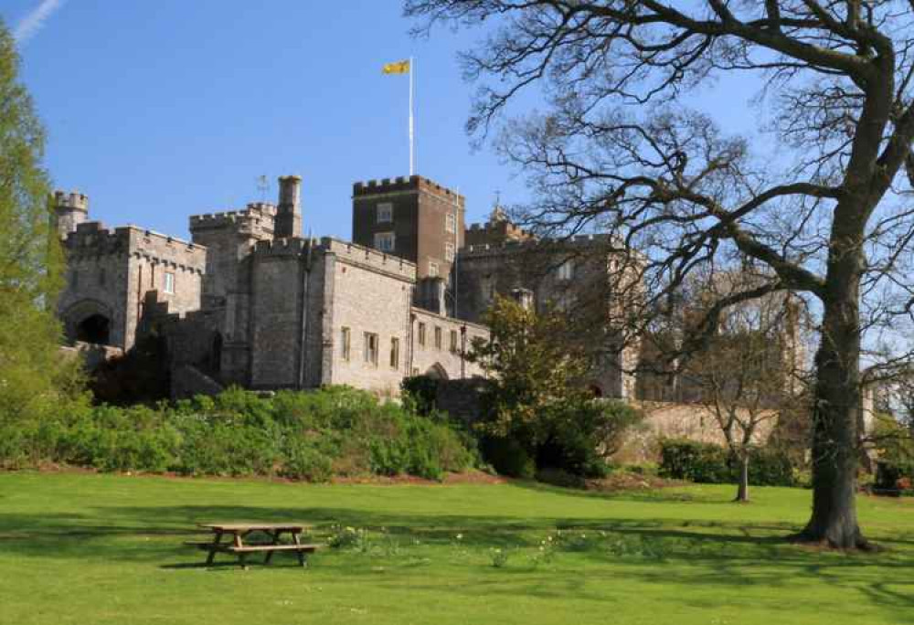 Image: Powderham Castle. Credit: Nev1, https://creativecommons.org/licenses/by/2.0/deed.en, no changes made.