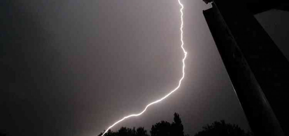 Ian Affleck captured these spectacular sights over Sydney as last night's lightning struck.