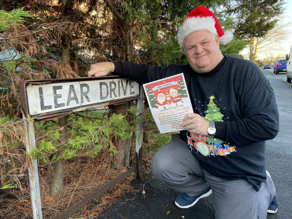 Robert publicised his one-man event to neighbours. Robert publicised his one-man event to neighbours.