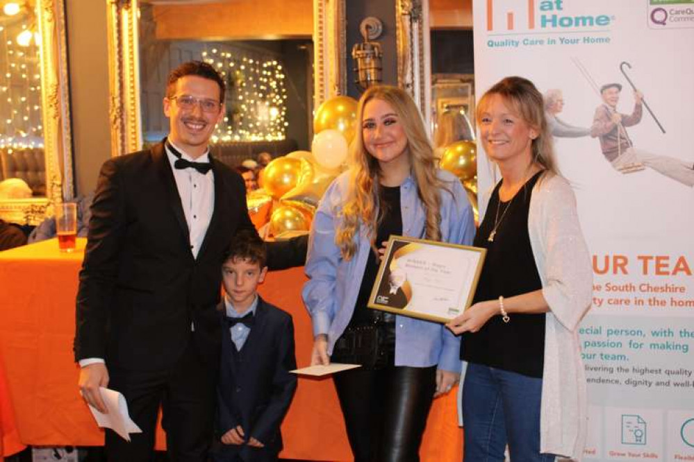 (Left to right) Right at Home MD Ben Selby, Grayson Selby, Malaynie Parkes and Kirsty Roberts. (Left to right) Right at Home MD Ben Selby, Grayson Selby, Malaynie Parkes and Kirsty Roberts.