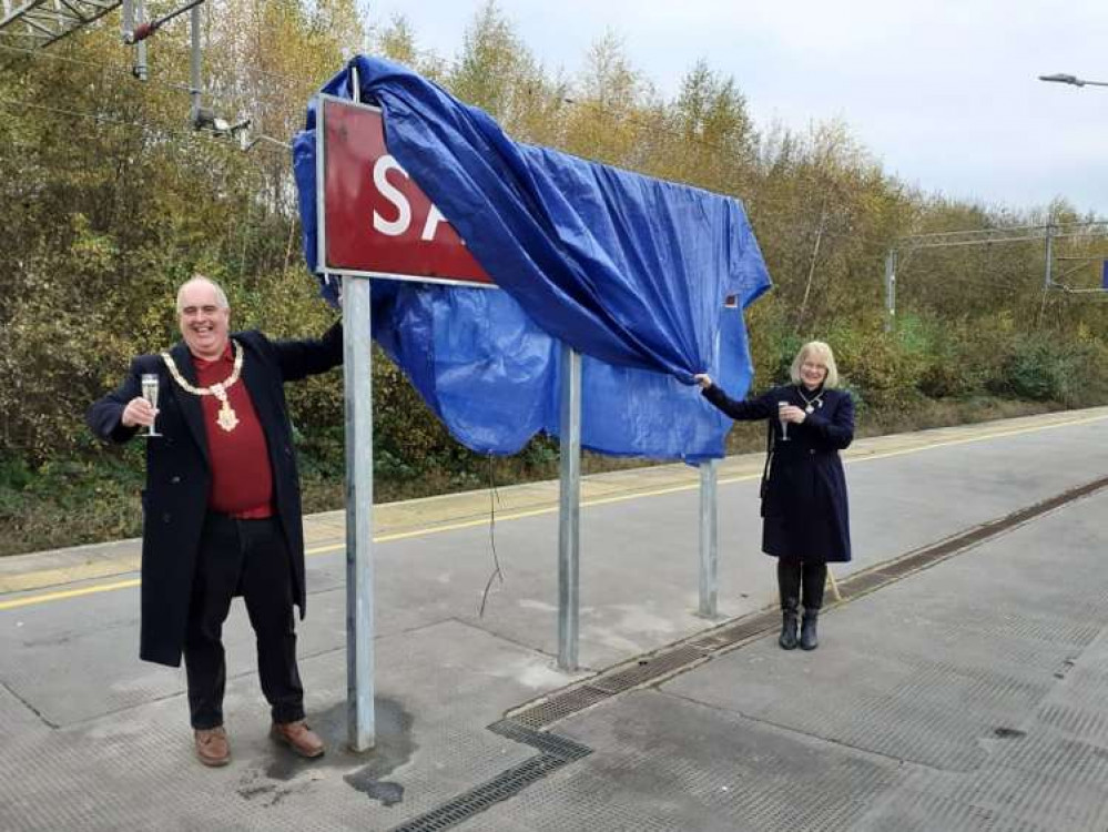 Mayor of Sandbach Councillor Geraint Price Jones unveils the 1950s sign with his consort Christina Price Jones