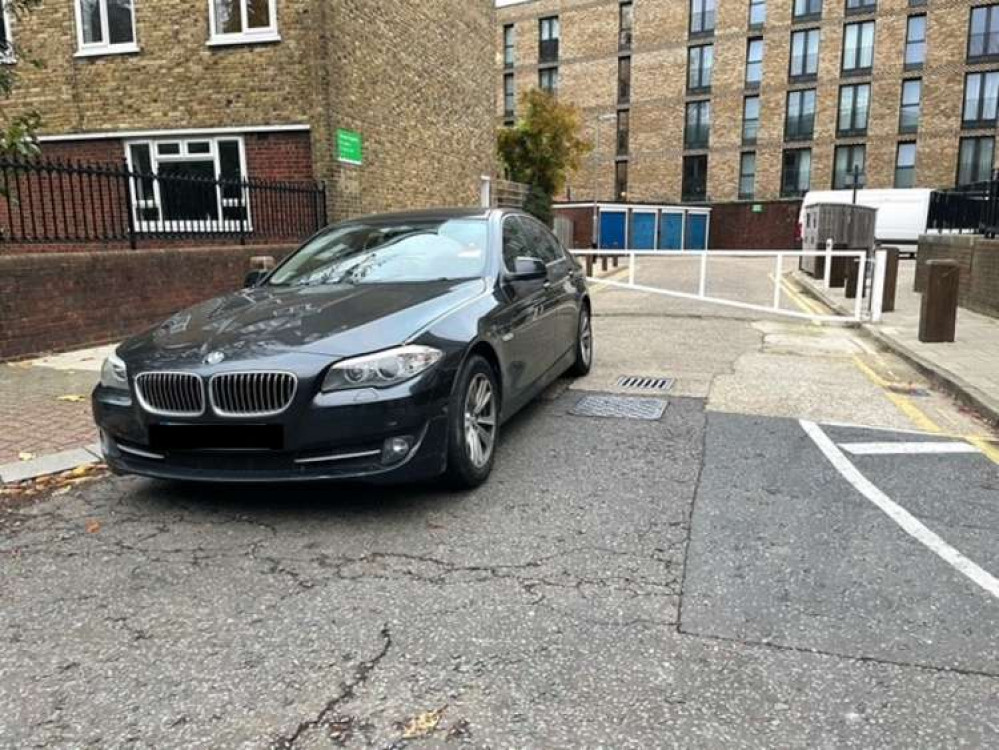 BMW blocks the emergency access for Humphrey Court (credit: BHSRA)