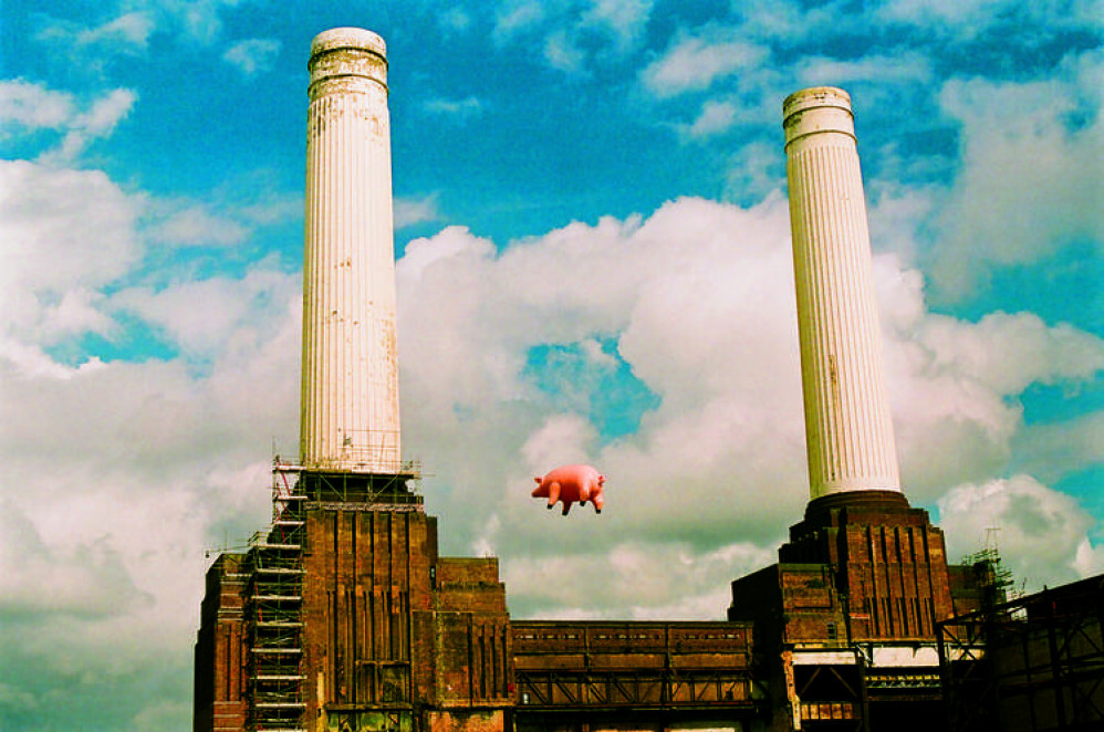 The pig halted flights from Heathrow when it broke its moorings (credit: Flickr)