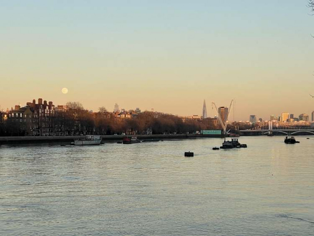 The huge Wolf Moon at sunset in Battersea yesterday (credit: Lexi Iles)