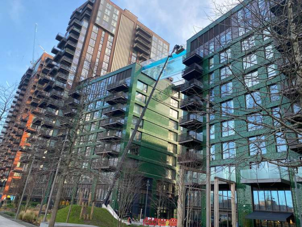 Sky Pool being cleaned yesterday (January, 18) (credit: James Mayer)