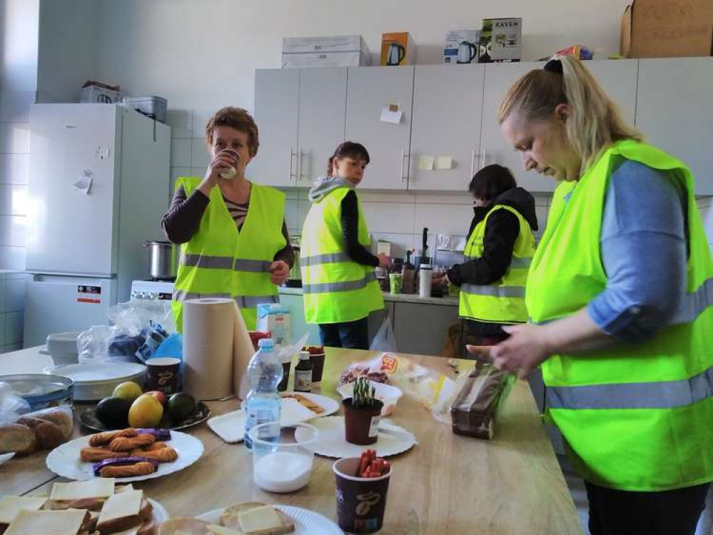 Poland/Ukraine border volunteers preparing food (Image: Paul Wallis/ Jorj Kowszun)