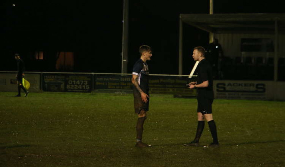 Sam Cheetham epitomised the Brettsiders determination to defend (Picture credit: Ian Evans)