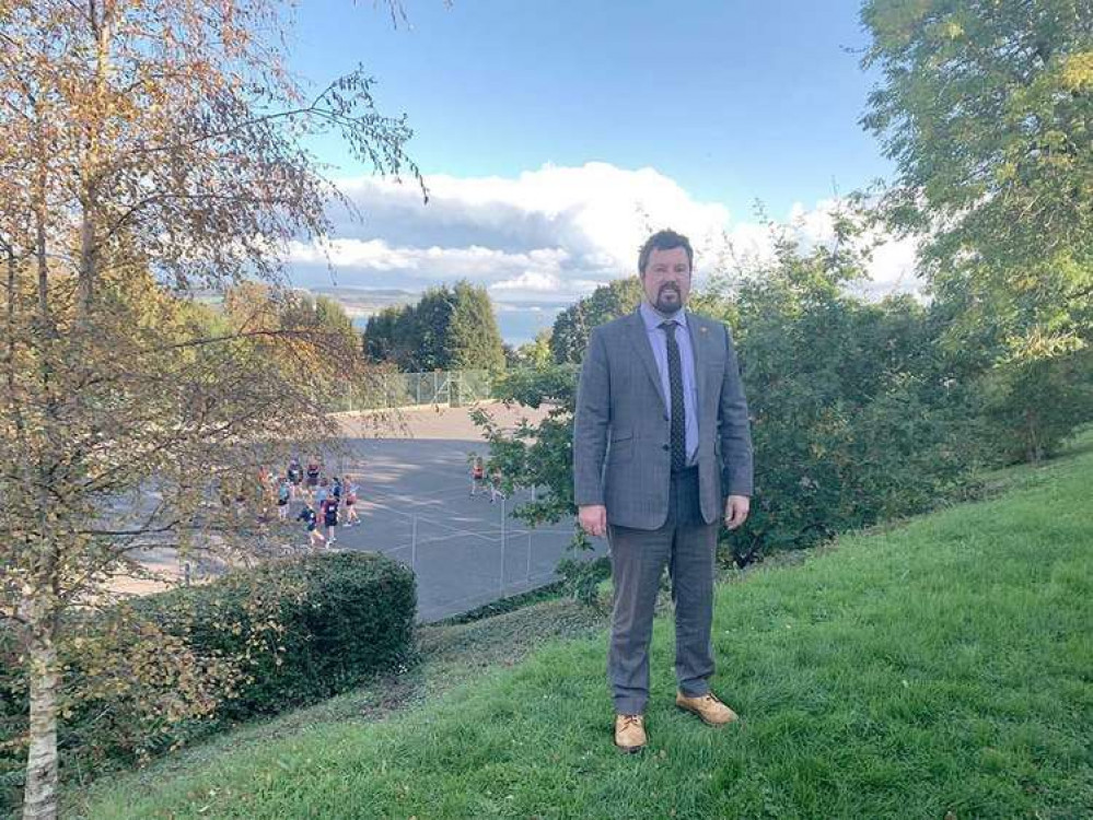 Woodroffe School headteacher Dan Watts will also be skydiving for Axminster and Lyme Cancer Support Woodroffe School headteacher Dan Watts will also be skydiving for Axminster and Lyme Cancer Support