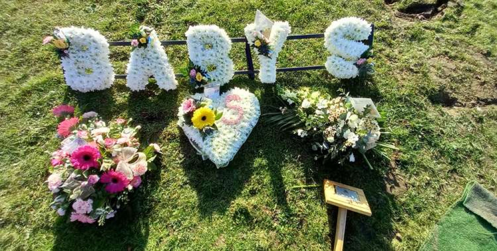 Flowers next to grave of Baby S (Picture credit: Nub News)