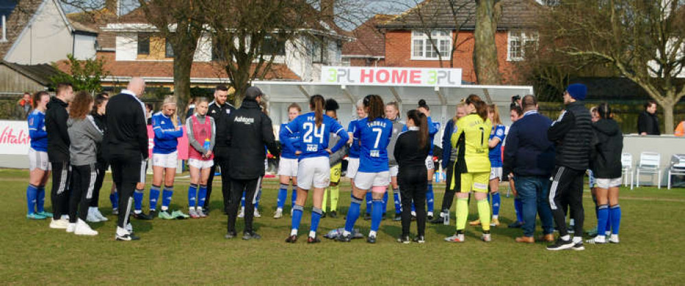 Joe Sheehan delivering positive post match team talk (Picture credit: Felixstowe Nub News)