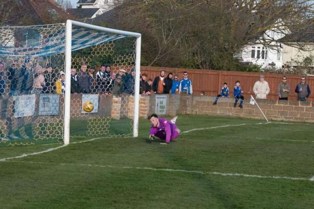 Max Gillard out of shot makes it 2-2 (Simon Reeves) Max Gillard out of shot makes it 2-2 (Simon Reeves)