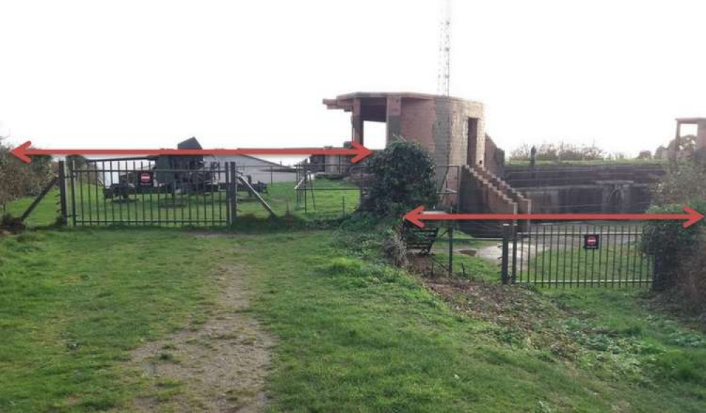 Gates at Half Moon from the opposite direction – from the side the public can access via footpath. The site is being accessed from the gaps either side of the gates, and over the gates. The new gates and fencing would run across this view.