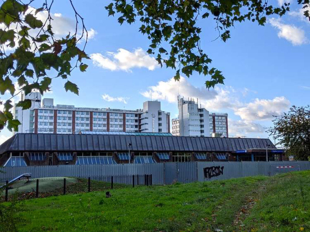 The Kingfisher Leisure Centre is currently closed to the public and fences have been put up to stop people getting in (Image: Ellie Brown)