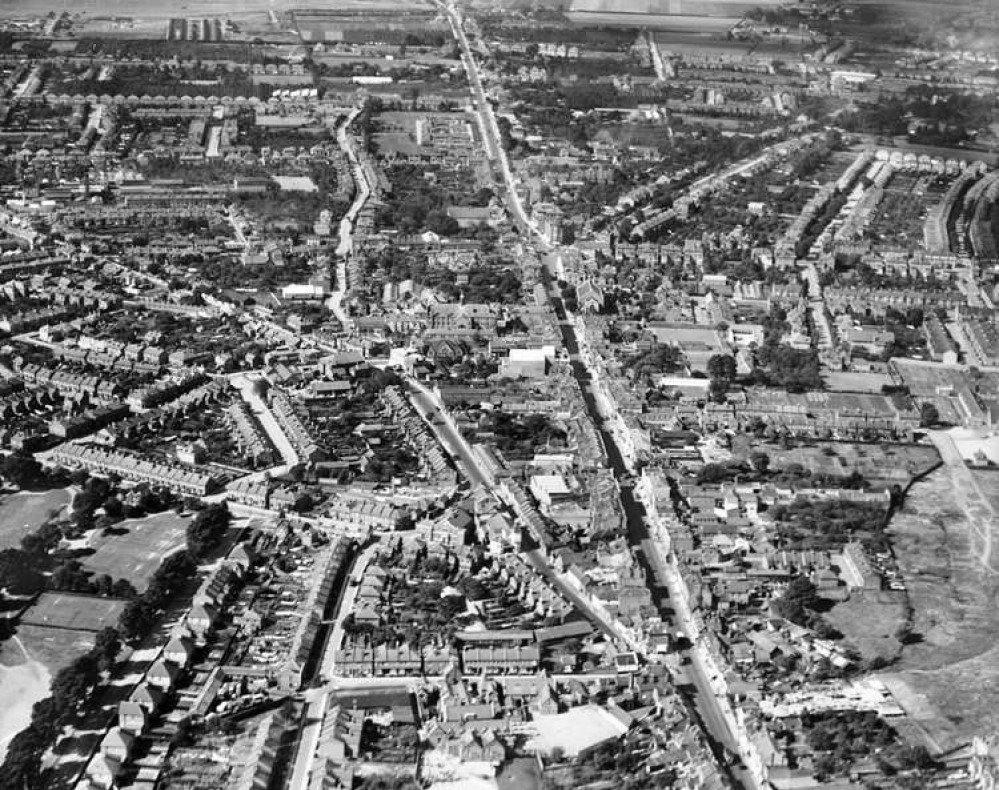 An aerial view of High Street and Hanworth Road, Hounslow from 1928. (Image: Historic England Archive)