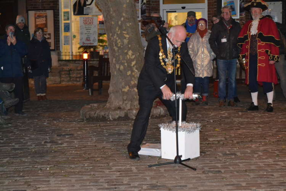 Bridport mayor, councillor Ian Bark, switches on the Christmas tree lights