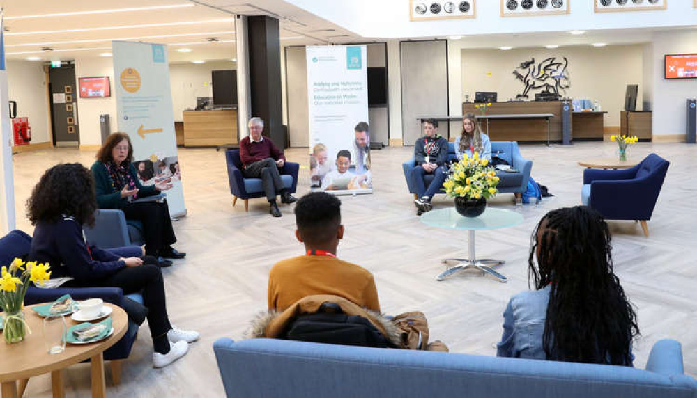 First Minister, Mark Drakeford and Julie Morgan MS speaking to children. (Image credit: Welsh Government)