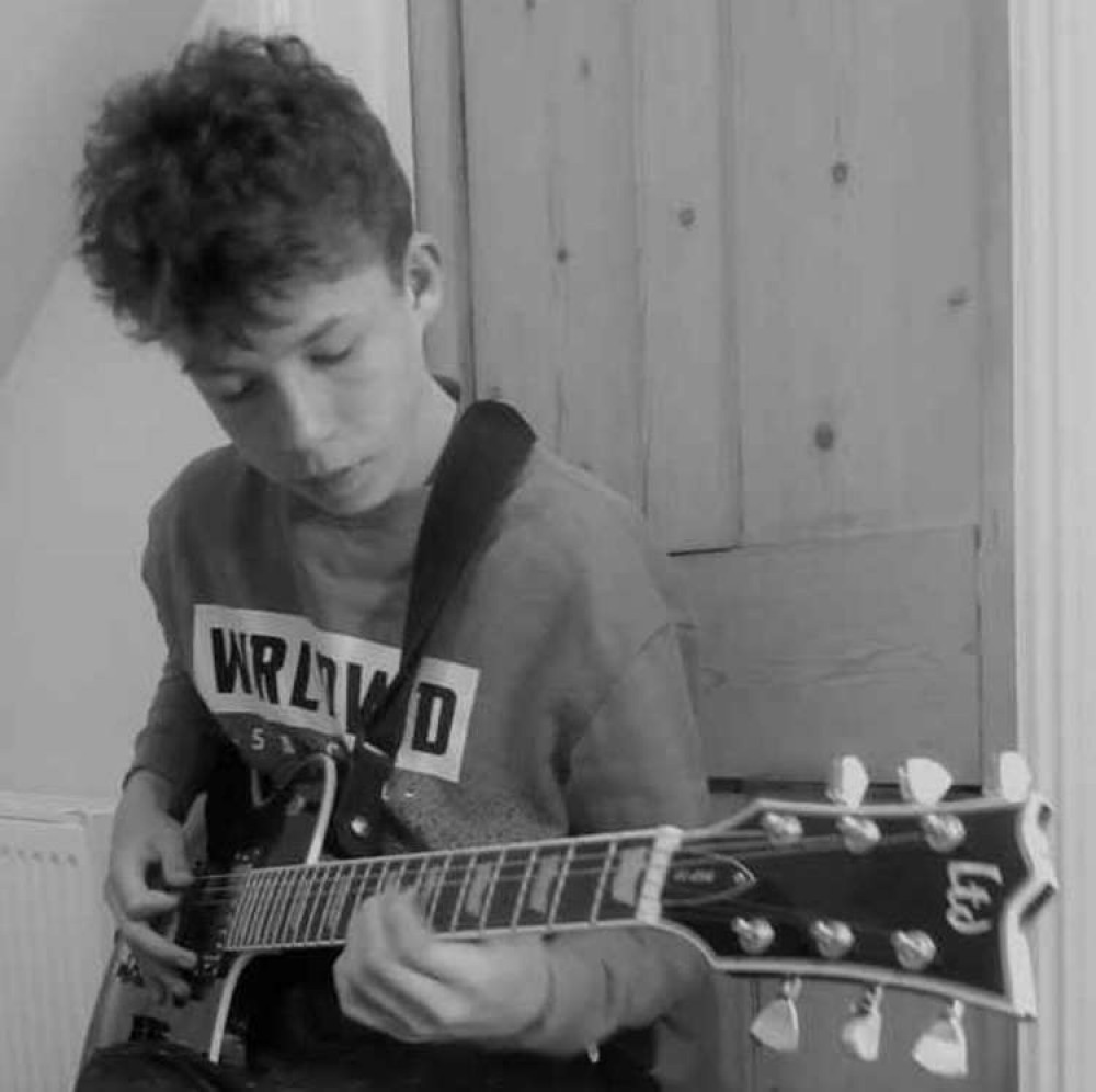 Rising young singer-songwriter Rowan Scourfield will be Pete Woodroffe's Sunday Showcase at True Gents Barbers on Sunday afternoon. CREDIT: Rowan Scourfield