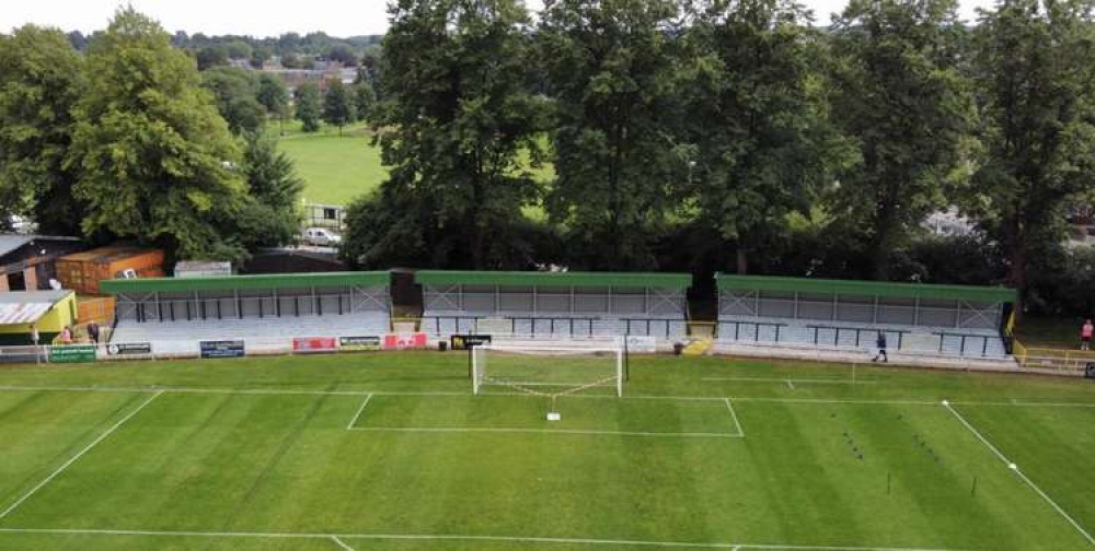 Hitchin Town pay tribute to the late Peter Gooch. CREDIT: HTFC