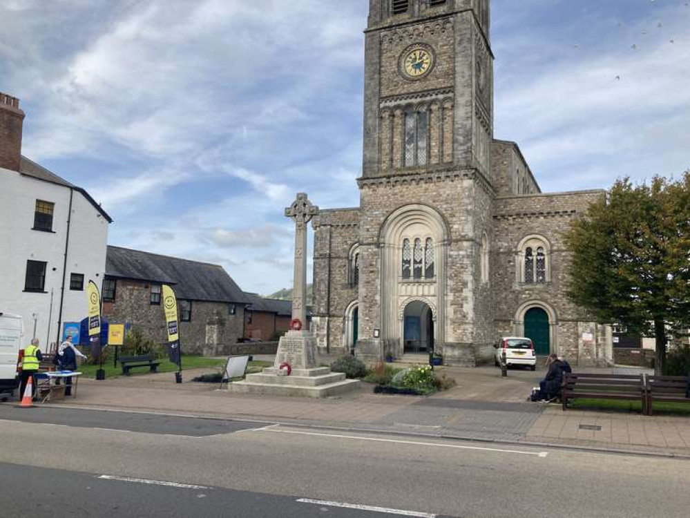 Honiton high street looking towards the war memorial (Nub News, Will Goddard)