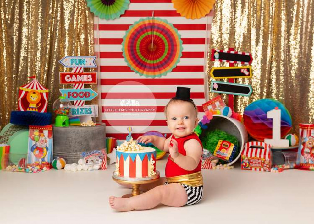 Jemma put this cake smash set together herself  from scratch. Photo Credit: Little Jem's Photography.