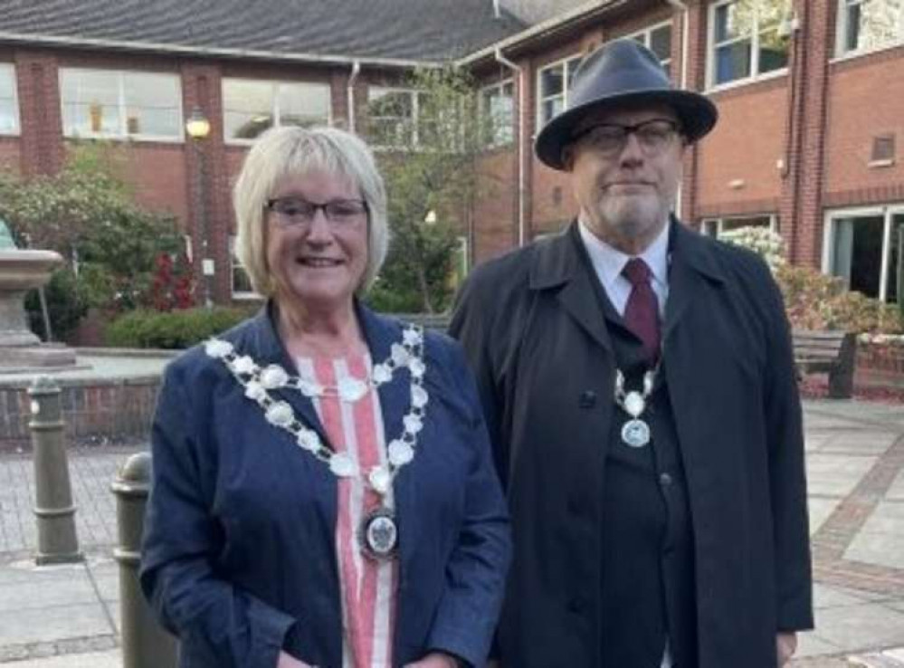 Leek Mayor Cllr Lyn Swindlehurst and Deputy Mayor Cllr Bill Cawley. Image credit: Leek Town Council.