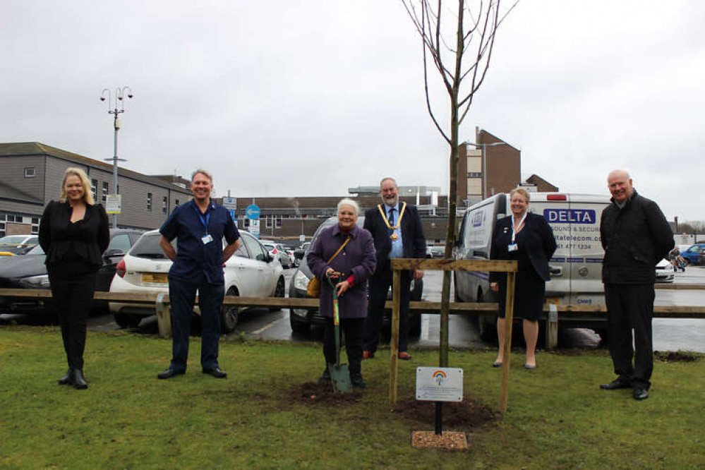 Macclesfield Town Council Clerk Laura Smith, Brian Green, Deputy Director of Nursing and Quality at East Cheshire NHS Trust, Cllr Janet Jackson, Cllr Mayor David Edwardes, Lynn McGill, Chairman at East Cheshire NHS Trust Ged Murphy, Acting Chief Executive